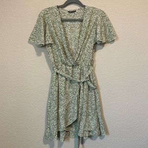 Green floral dress, great shape and soft fabric